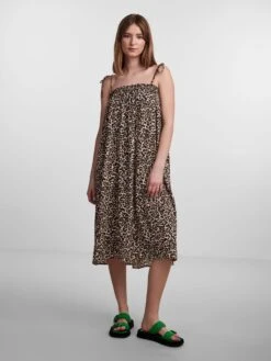 Pieces PCGLINDA DRESS -Piece Clothing Shop 17111885 ChicoryCoffee 829323 005