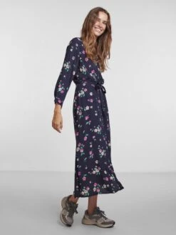 Pieces PCNIKITA SHIRT DRESS 10 Pieces PCNIKITA SHIRT DRESS -Piece Clothing Shop 17129237 SkyCaptain 971826 007